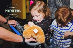 kids-and-stuffed-animals-blue-santa